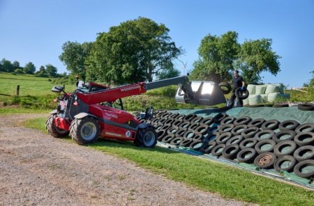 Teleskopický nakladač T6025 má již ve standardní výbavě výkon 45 kW/65 k, jede rychlostí až 20 km/h a je vybaven pracovní hydraulikou o výkonu 75 l/min.